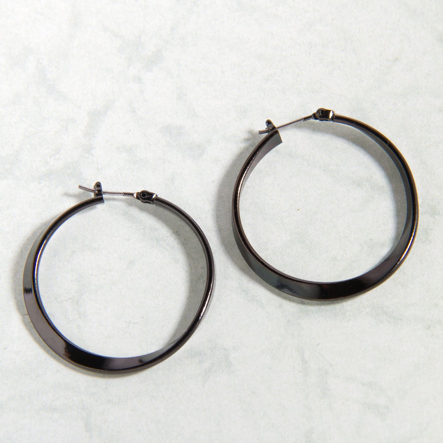 E2163-HE 1.5" Hematite Twist Hoop Earring