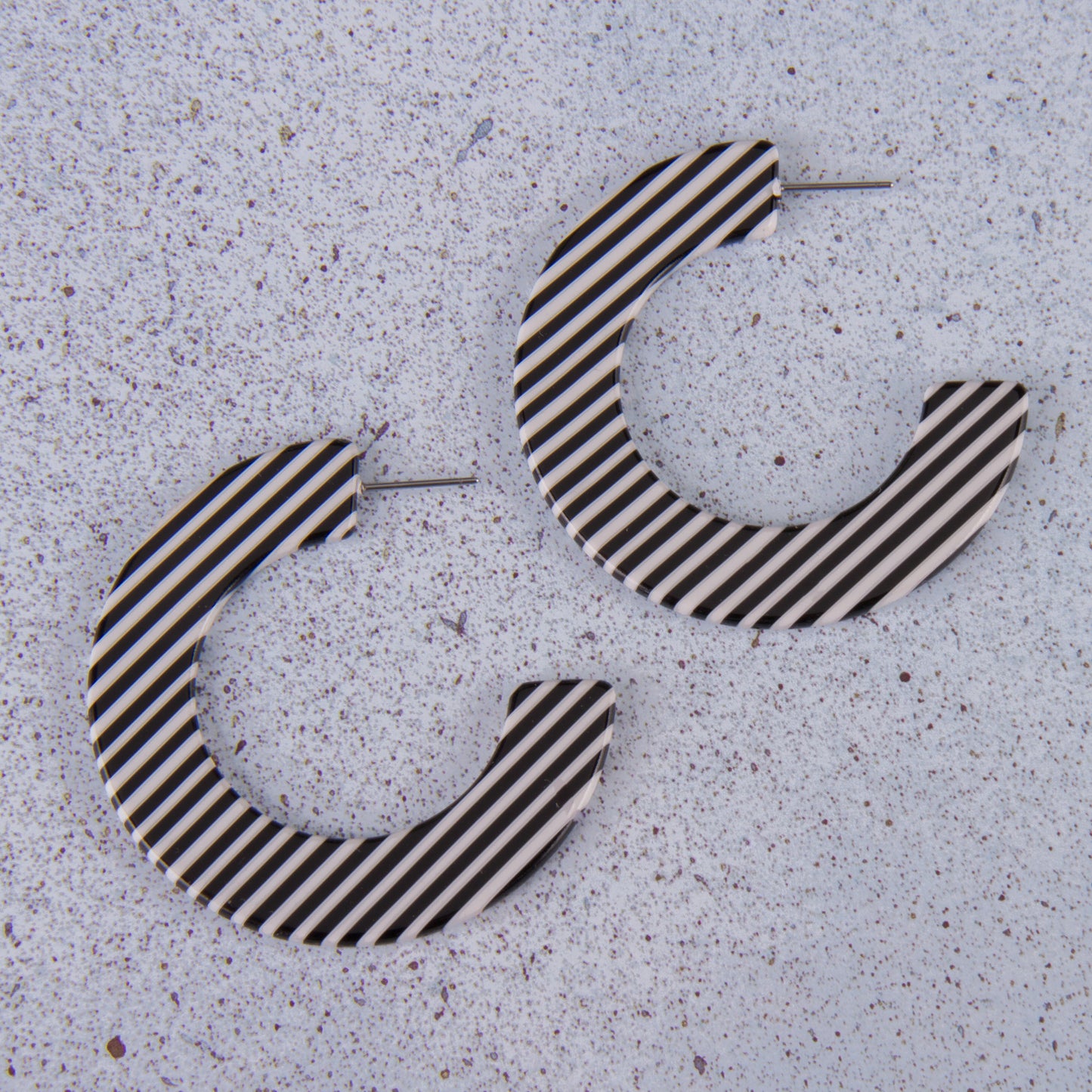E2100 Pinstripe Resin Hoop Earrings