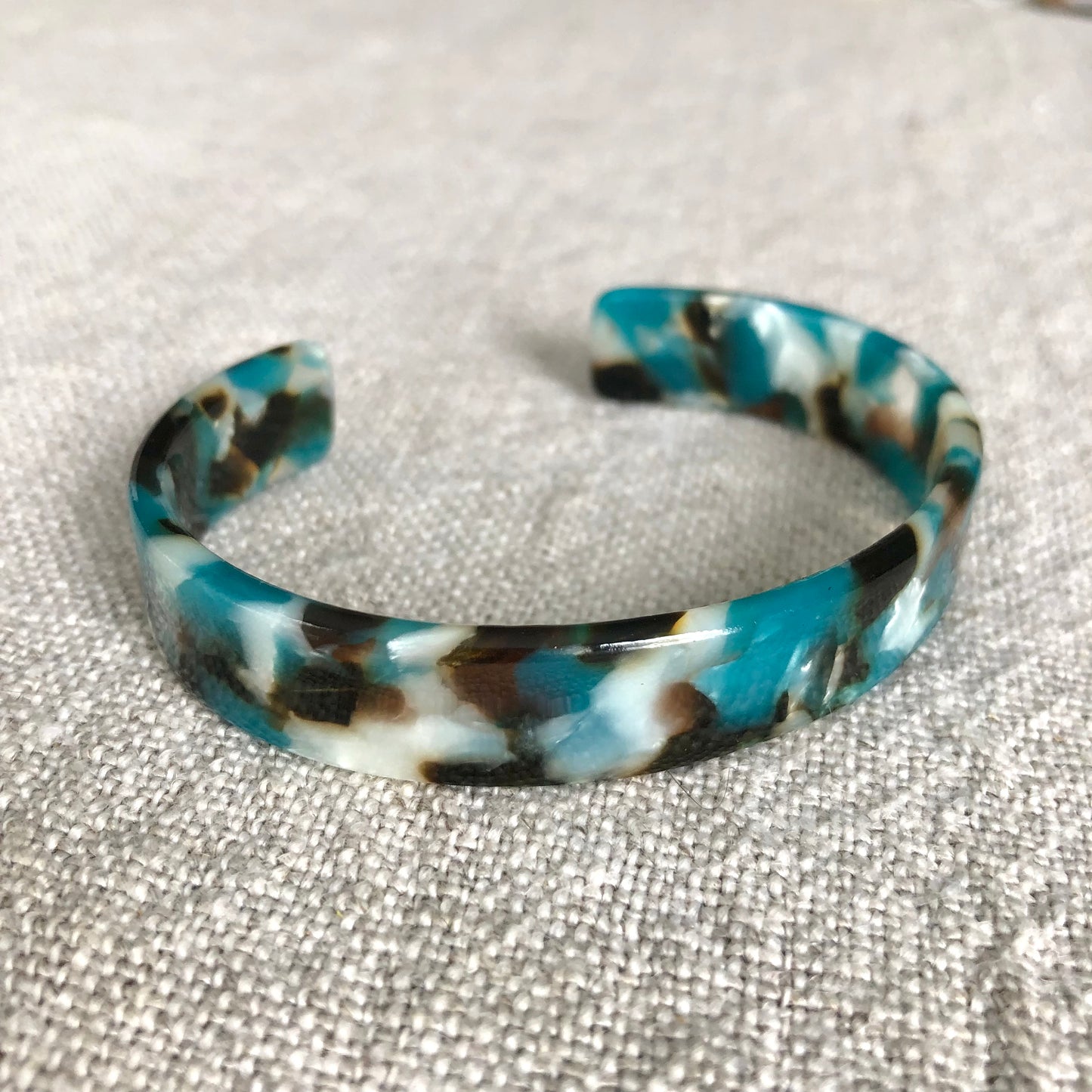 B1195-BL Flexible Resin Bracelet