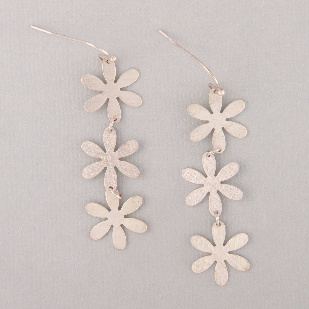 E2313-S 2.5" Triple Daisy Dangle Earring