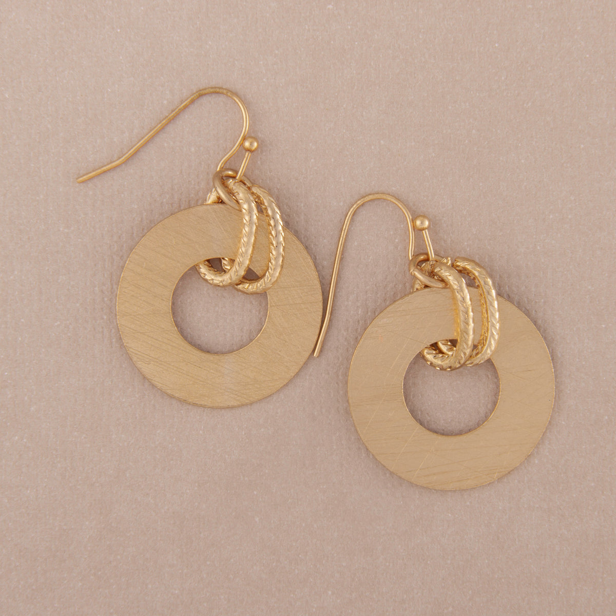 E2408 1.5" Brass Circle & Link Dangle Earring