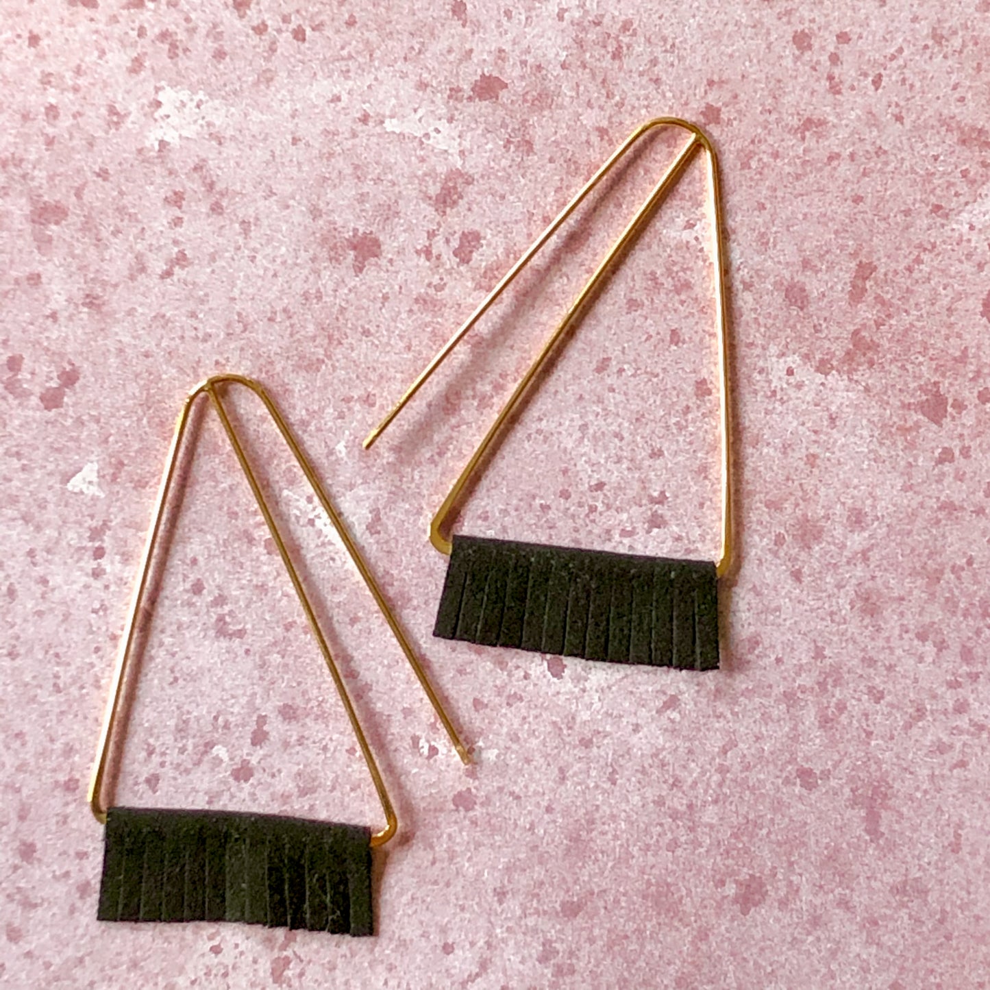 E2086-BK Suede Fringe Triangle Earring