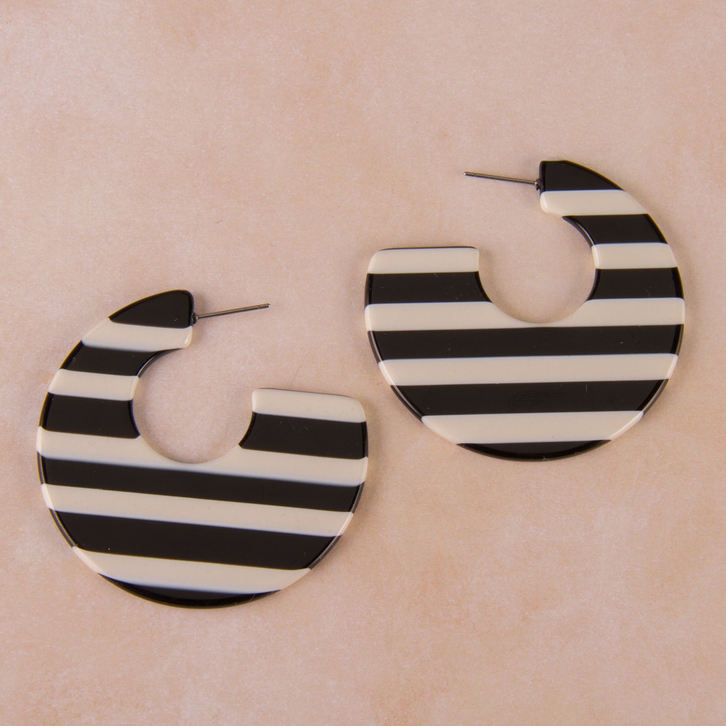 E2098 Striped Resin Hoop Earrings