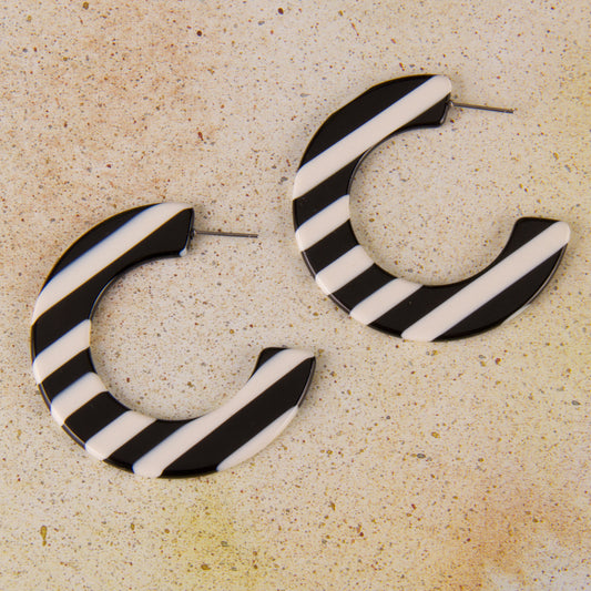 E2101 Striped Resin Hoop Earrings
